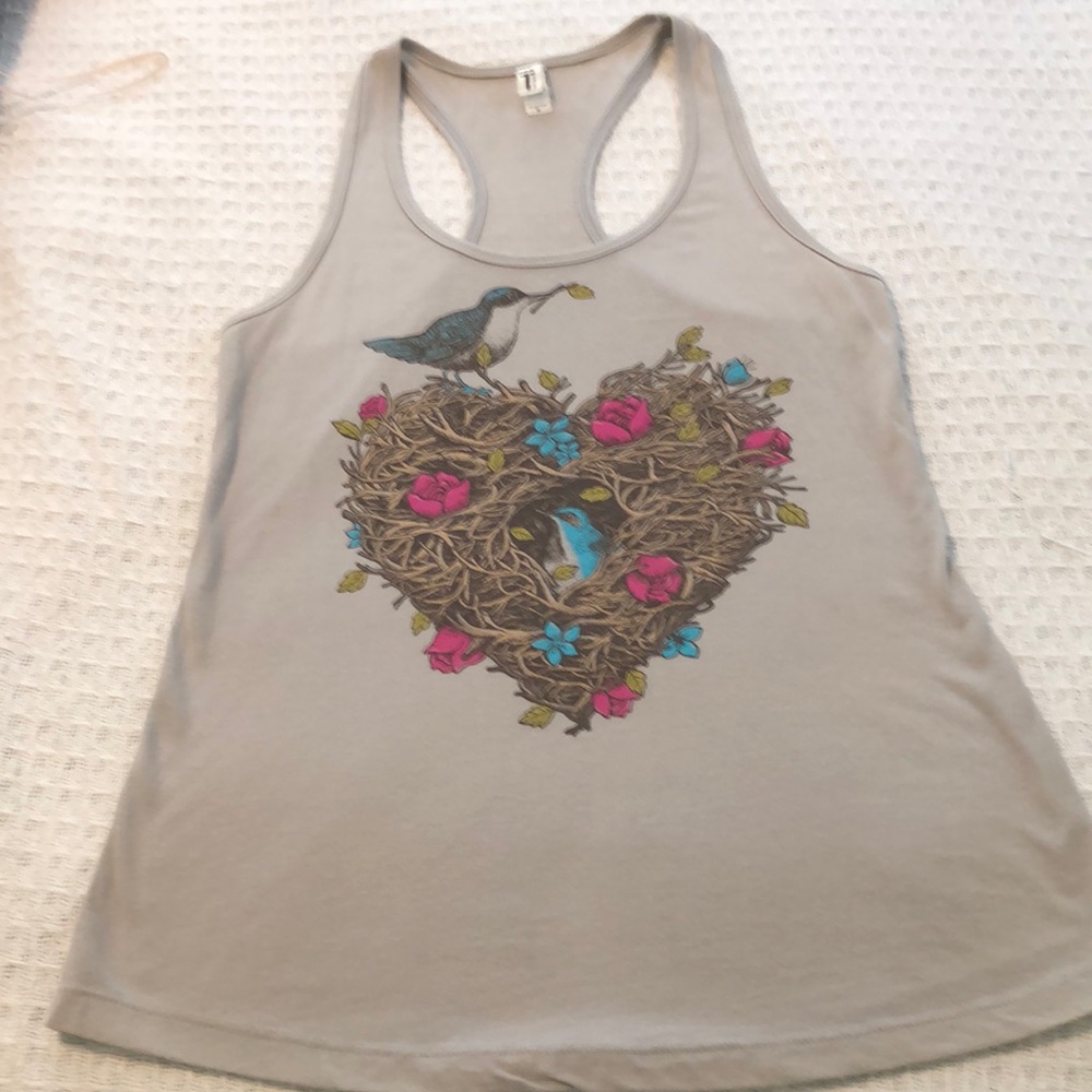 Light grey tank top with bird nest design